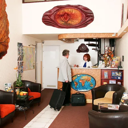 Manzard Panzio 酒店